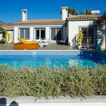 Drita- Beachfront For 10 People Villa Estepona
