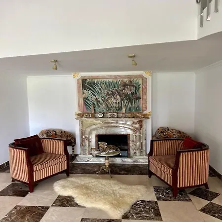 Drita- Beachfront For 10 People Villa Estepona