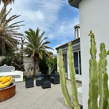 Drita- Beachfront For 10 People Villa Estepona