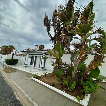 Drita- Beachfront For 10 People Villa *