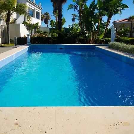 Drita- Beachfront For 10 People Estepona
