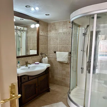 Villa Drita- Beachfront For 10 People Estepona