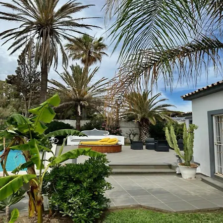 Drita- Beachfront For 10 People Villa Estepona