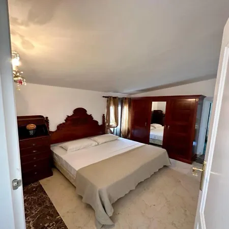 Drita- Beachfront For 10 People Villa Estepona