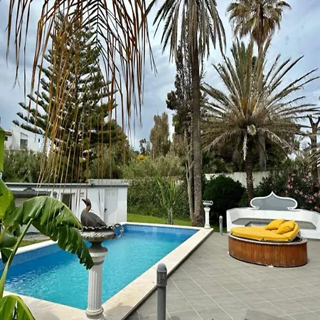 Drita- Beachfront For 10 People