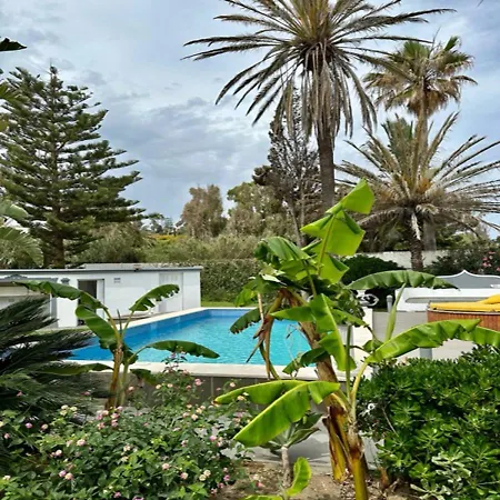 Drita- Beachfront For 10 People Estepona