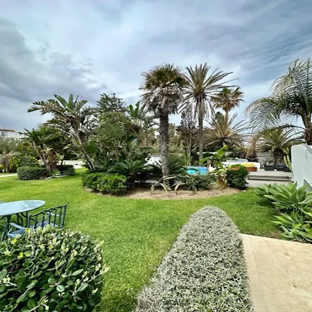 Drita- Beachfront For 10 People Villa Estepona