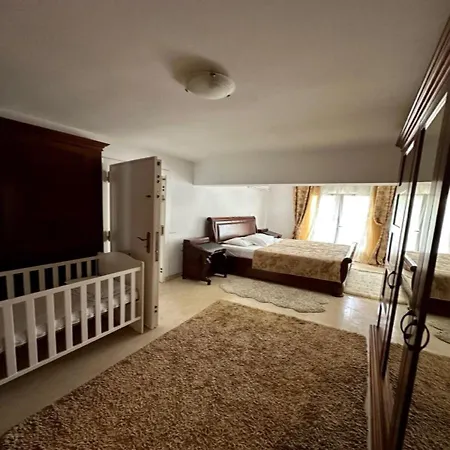 Drita- Beachfront For 10 People إِستيبونا